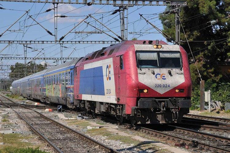 ΕΚΤΑΚΤΟ: Ακινητοποιήθηκε τρένο μεταξύ Λιτοχώρου-Κατερίνης λόγω της κακοκαιρίας